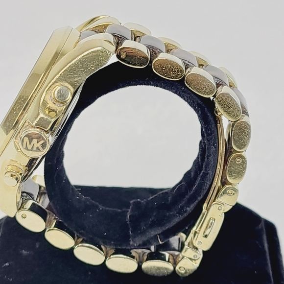 Michael Kors Tortoise Band Watch Womens - Picture 6 of 9